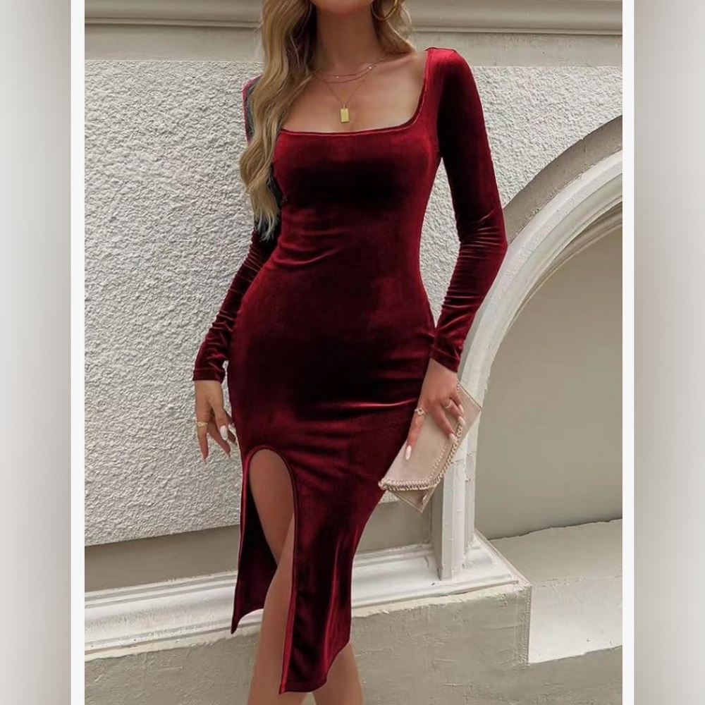 NWOT burgundy velvet body con dress